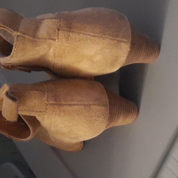 Pegabo genuine suede ankle boots size 7.5 - Picture 6 of 7